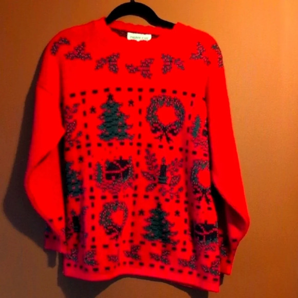 Private Eyes Sweaters - Vintage - Made in USA Ugly Christmas Sweater With Wreaths, Cottages and Trees 🎄